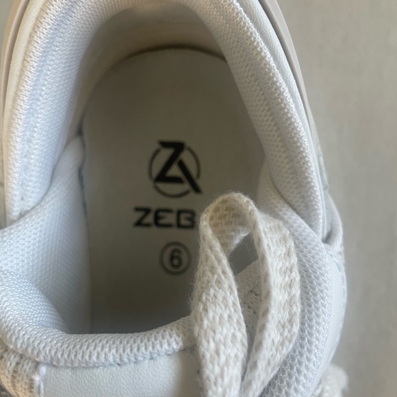 Zeba Women's Hands Free Slip-On Walking Shoes White - Picture 2 of 5